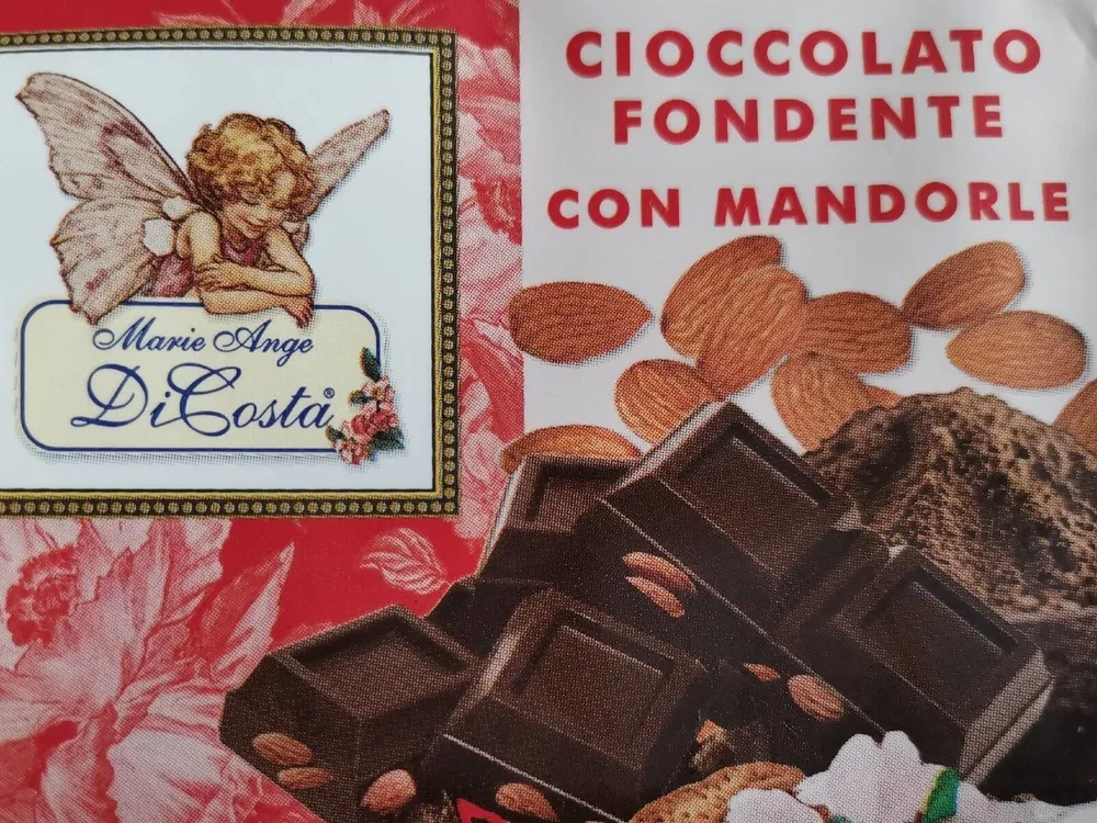 Cioccolato fondente con mandorle