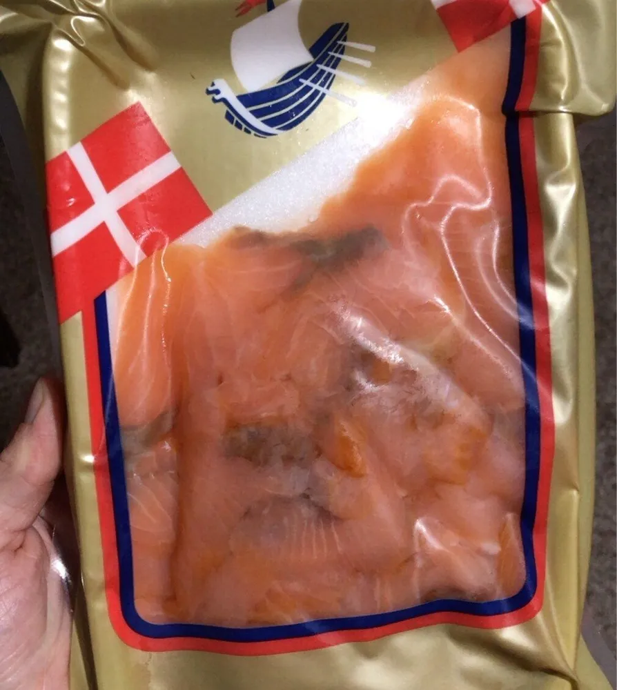 Ritagli di salmone affumicato norvegese