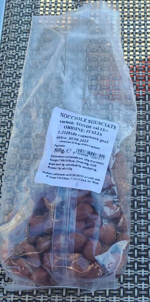 Nocciole sgusiate