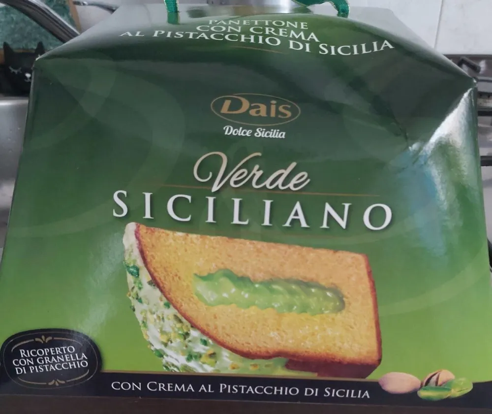 panettone con crema al pistacchio di sicilia