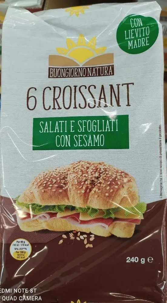 Croissant salati e sfogliati con sesamo