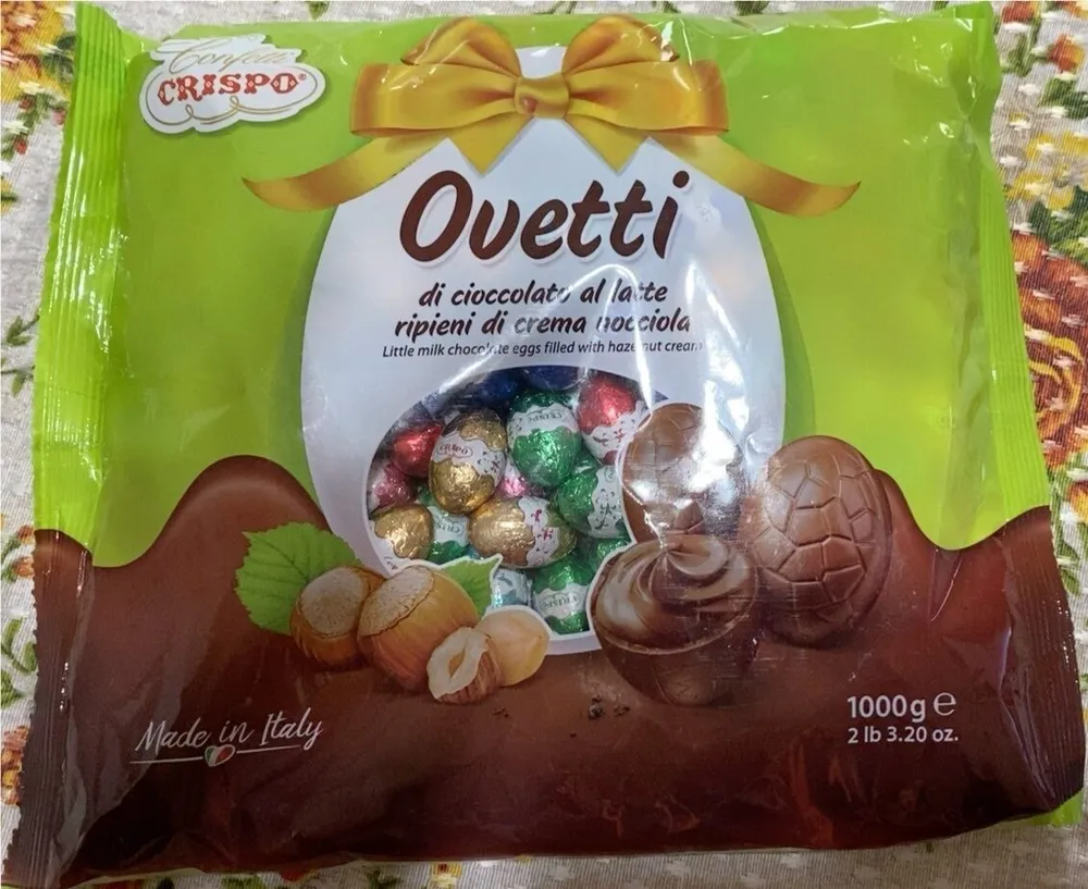 Ovetti di cioccolato al latte ripieni di crema alla nocciola