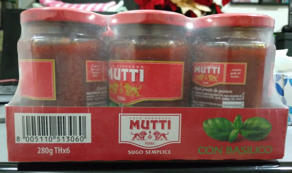 Sugo semplice con basilico