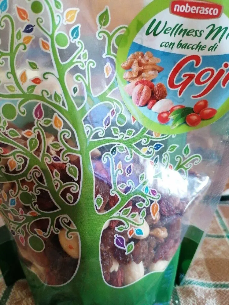 Fruits à coque et goji