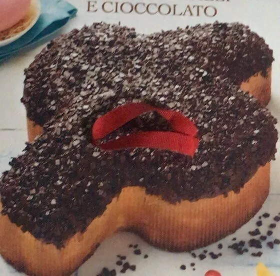 Colomba agrumi mirtilli e cioccolato