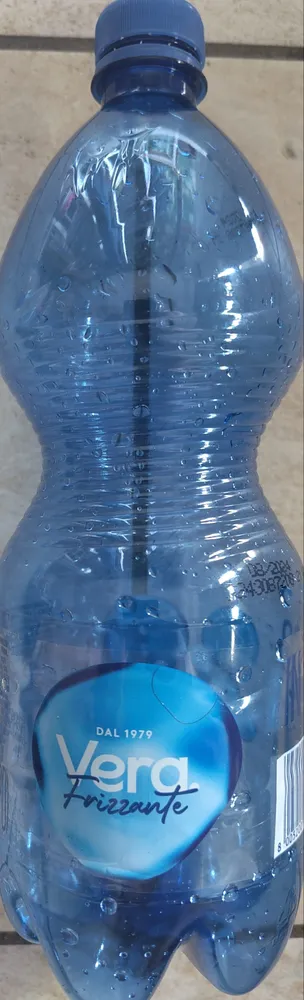 Acqua minerale naturale frizzante