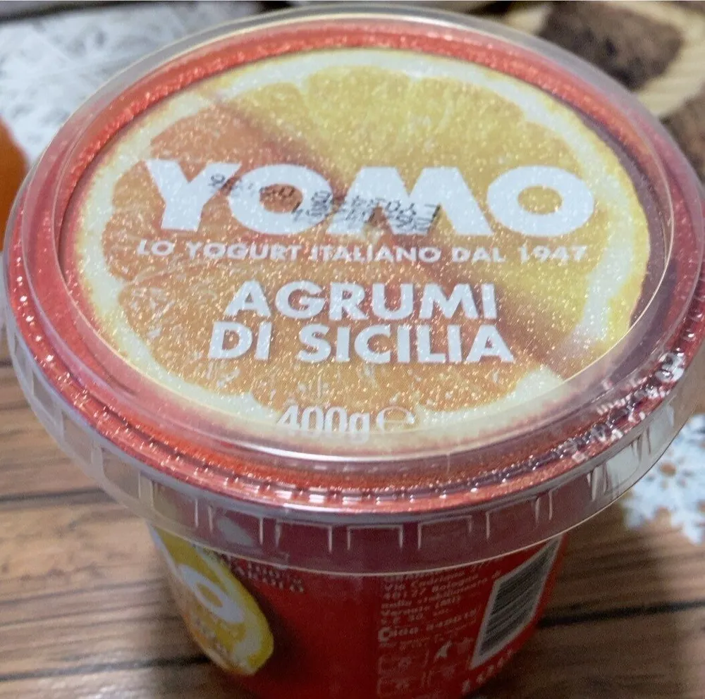 Yogurt intero con agrumi di Sicilia