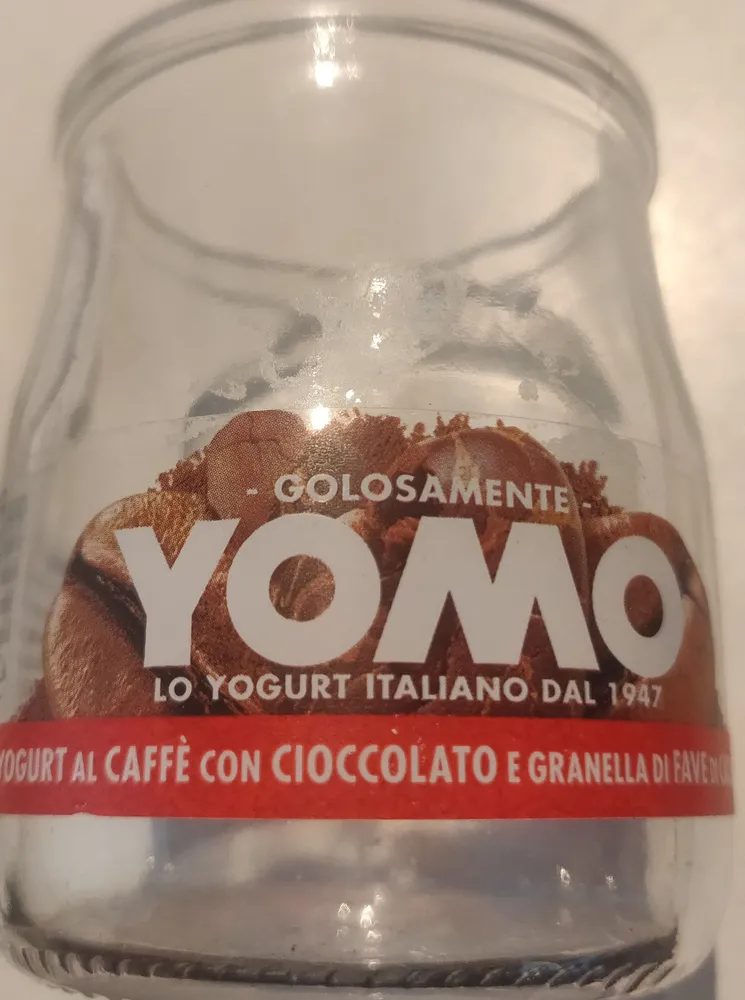 yogurt al caffè con cioccolato e granella di fave di cacao