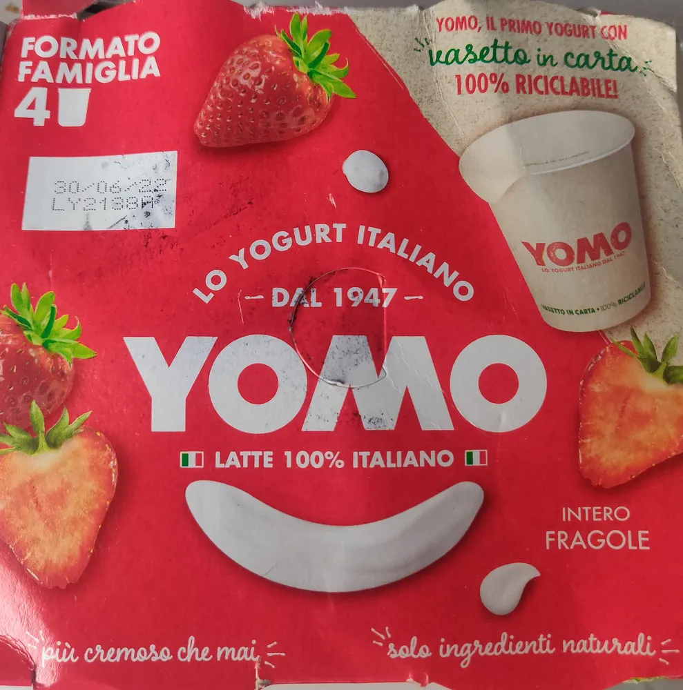 yogurt intero con fragola