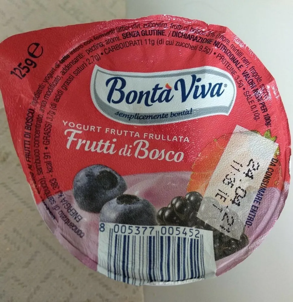 Yogurt alla frutta frullata frutti di bosco