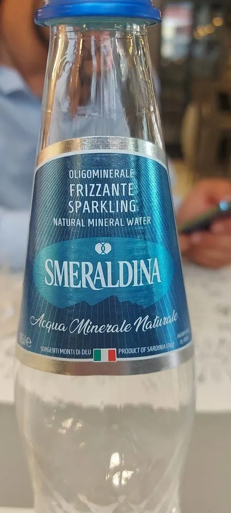 Acqua smeraldina frizzante