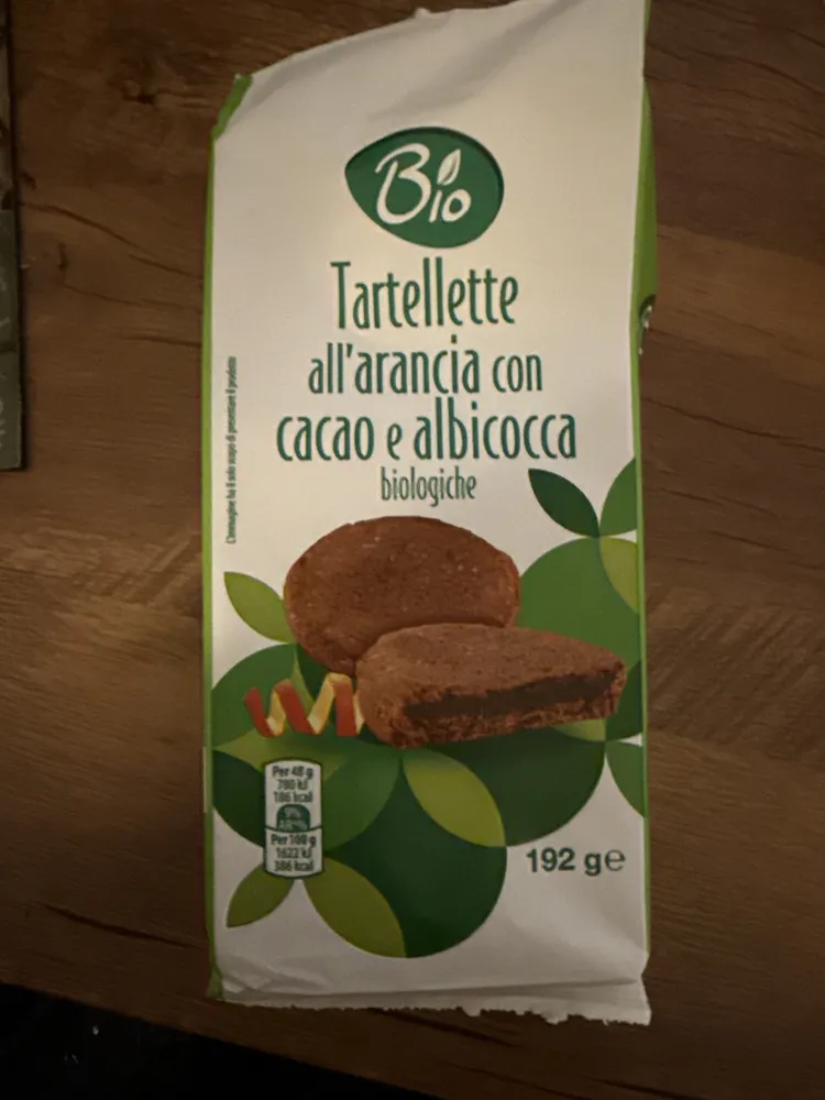 Tartellette all’arancia con cacao e albicocche