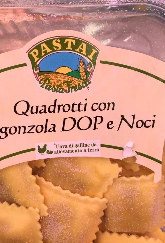 Quadrotti gorgonzola e noci