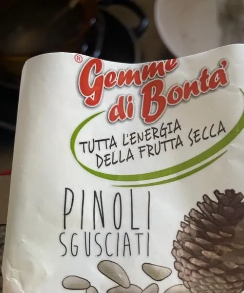Pinoli sfusciati