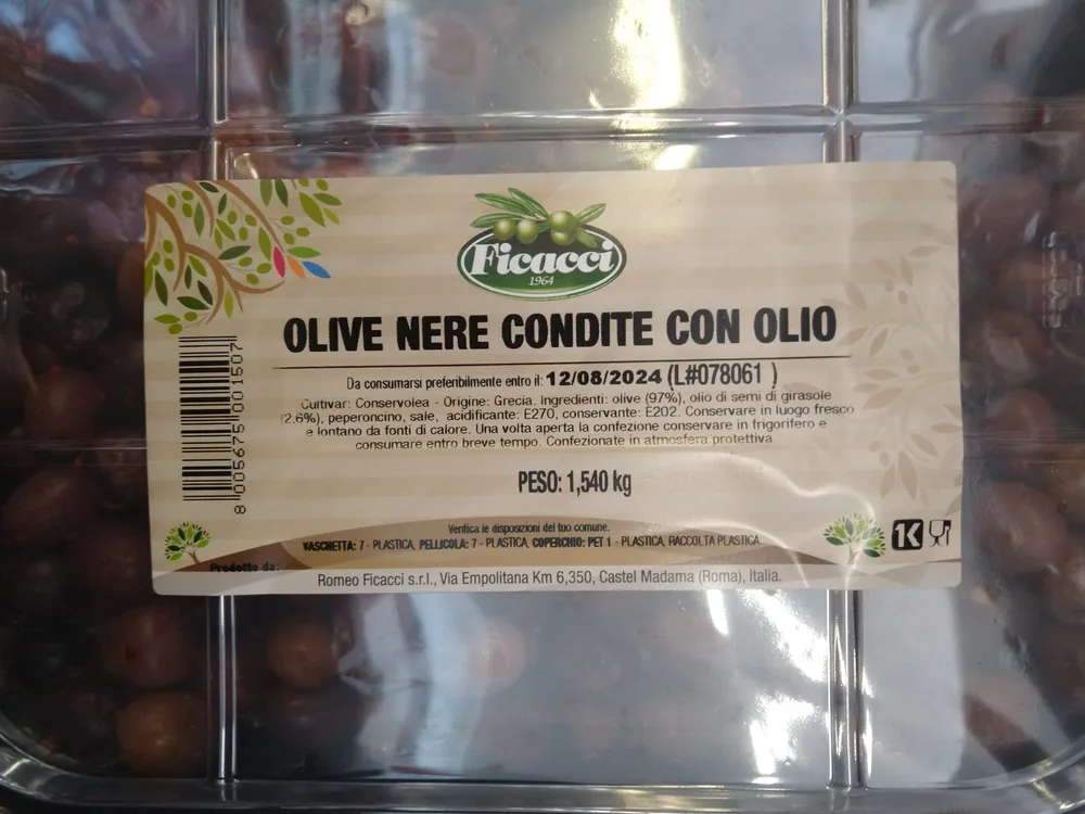 Olive nere condite con olio