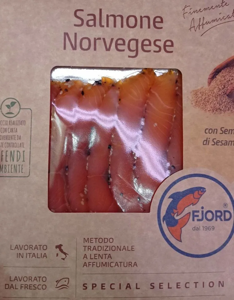 Salmone norvegese con semi di sesamo