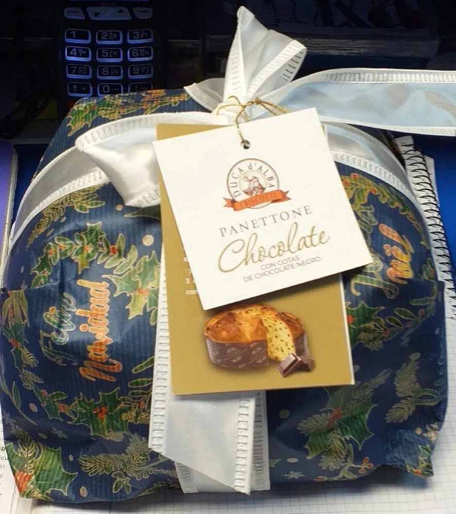 Panettone con gotas de chocolate negro