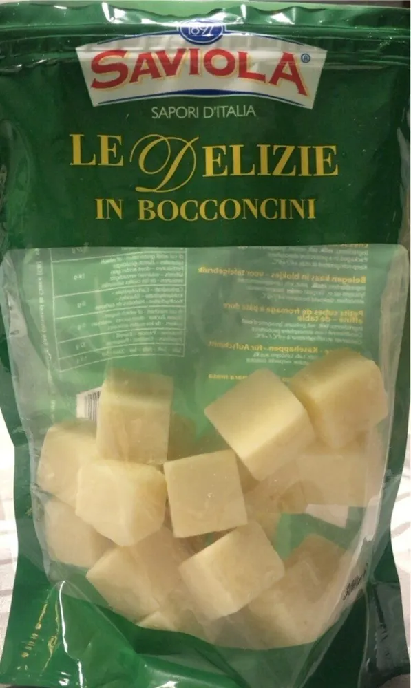 Formaggio duro a cubetti