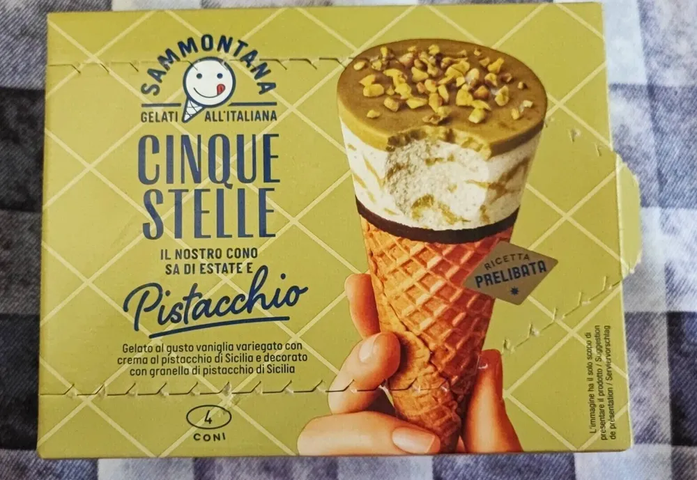 Cinque stelle il nostro cono sa di estate e Pistacchio