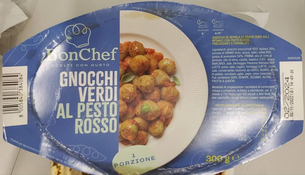 Gnocchi verdi al pesto rosso