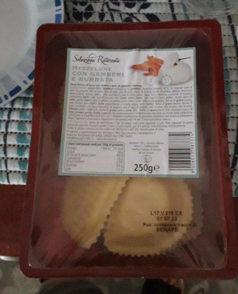 Mezzelune con gamberi e burrata