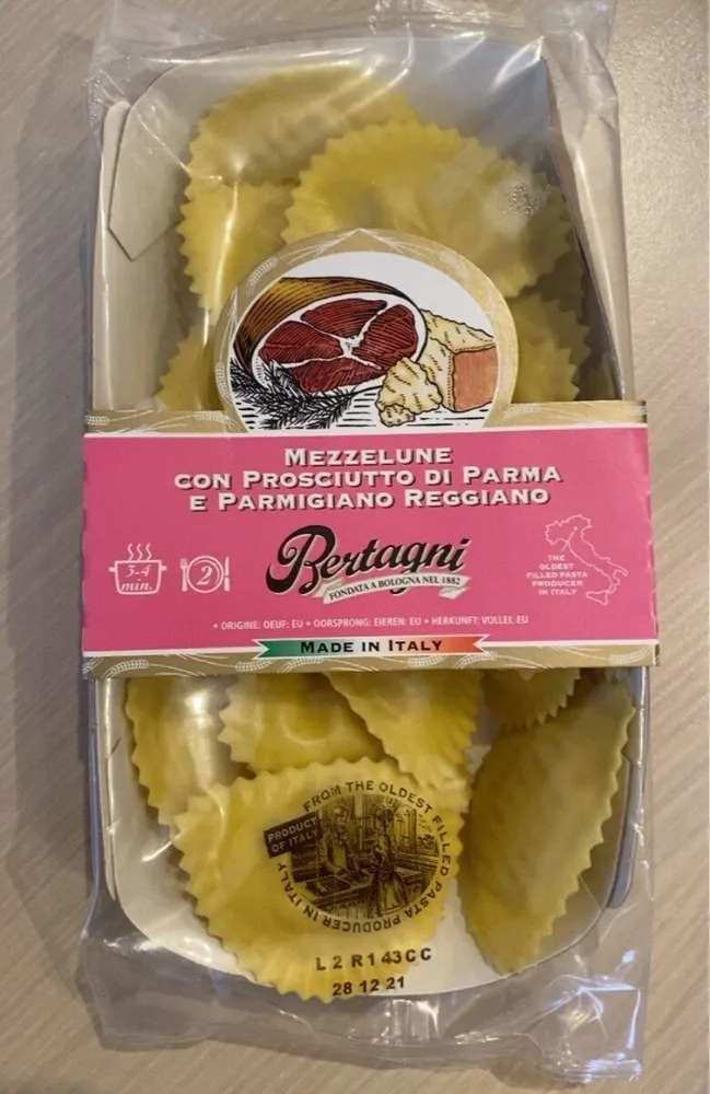 Mezzelune con prosciutto di parma et parmigiano reggiano
