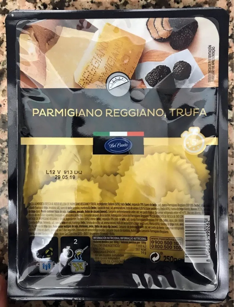 Medialunas de parmigiano reggiano y trufa