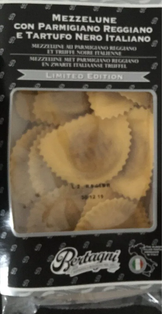 Mezzelune con reggiano e tartufo