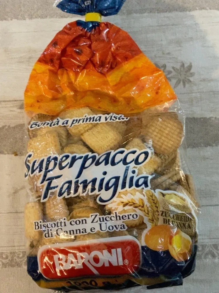 Biscotti con zucchero di canna e uova