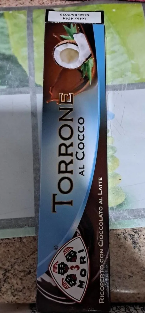 Torrone al cocco ricoperto con cioccolato al latte