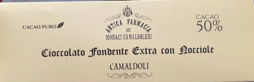 Cioccolato fondente con nocciole