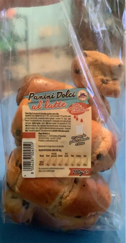 Panini dolci al latte con gocce di cioccolato