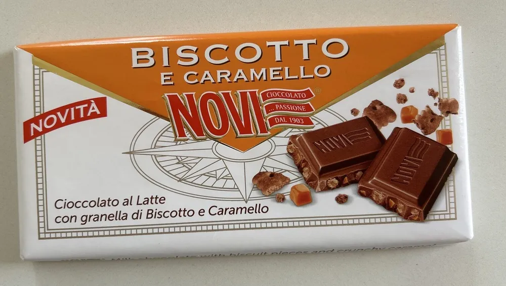 Cioccolato al latte con granella di biscotto e caramello