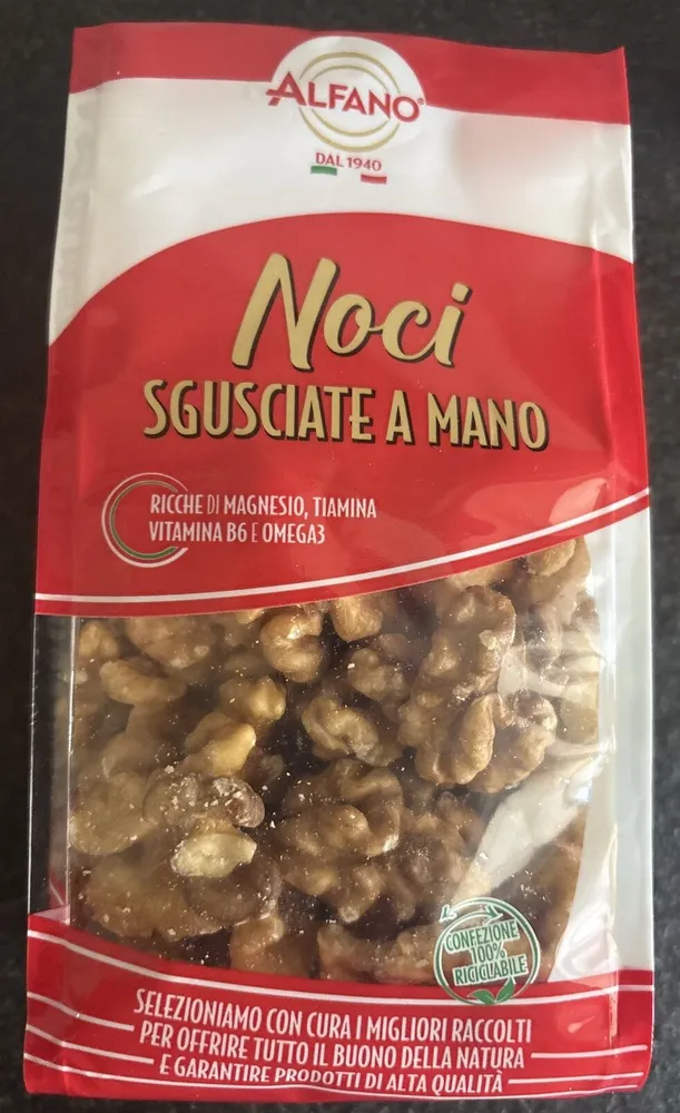 Noci sgusciate a mano