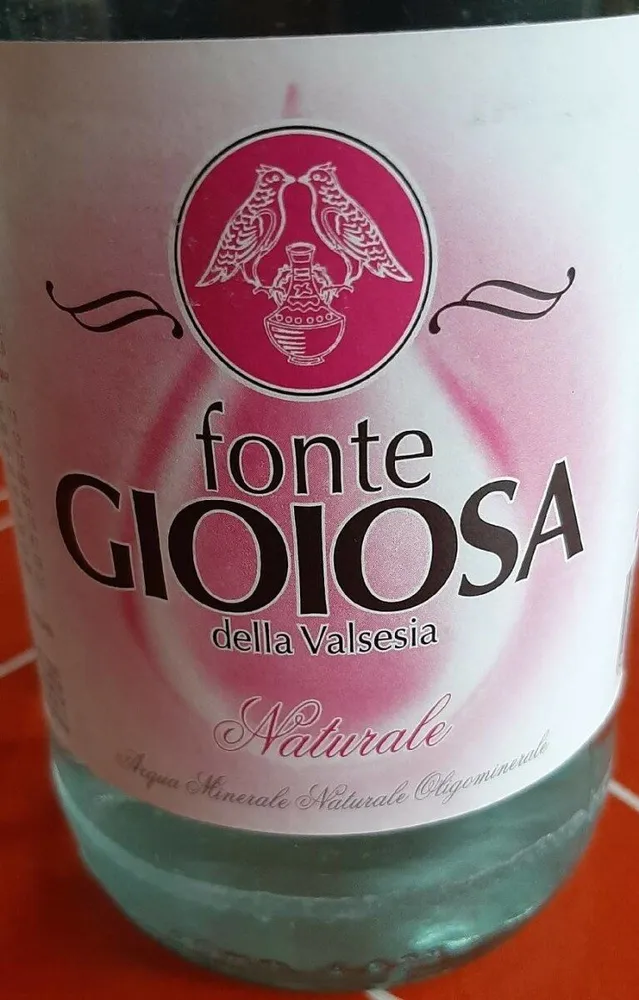 Acqua naturale