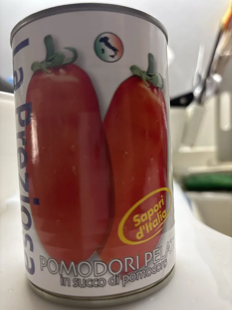 ホールトマト缶