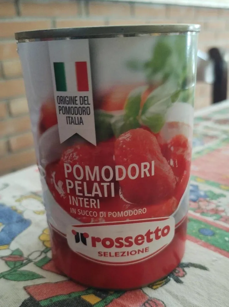Pomodori pelati interi in succo di pomodoro