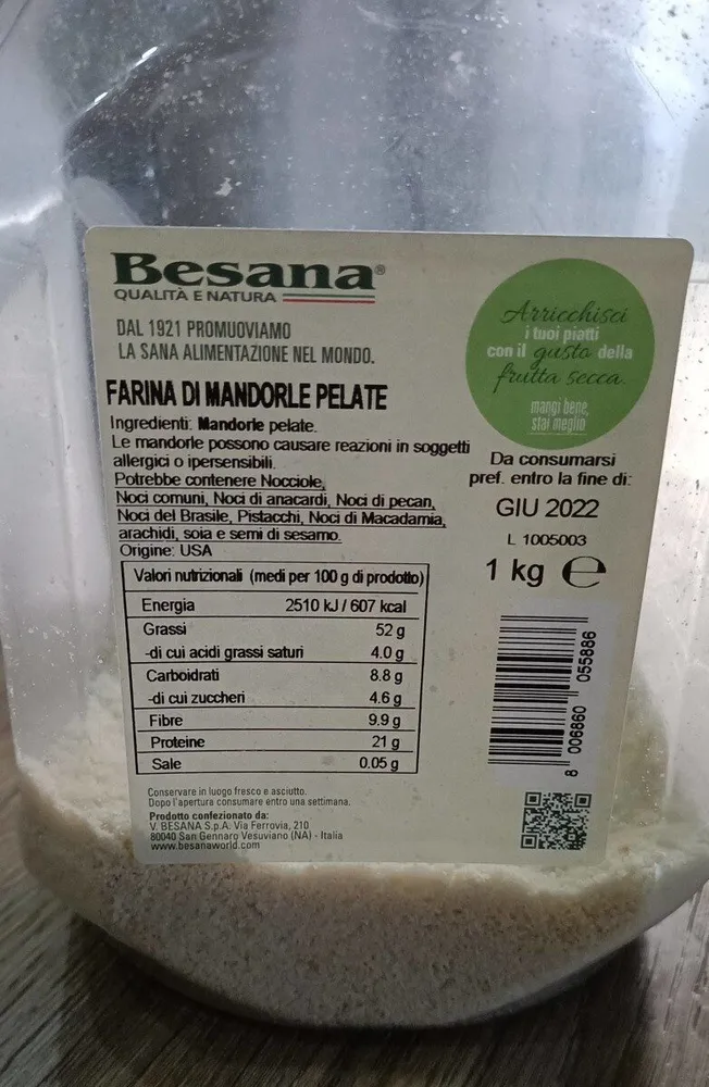 Farina di mandorle pelate