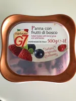 Panna con frutti di bosco