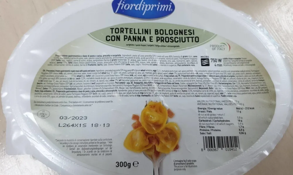 Tortellini bolognesi con panna e prosciutto
