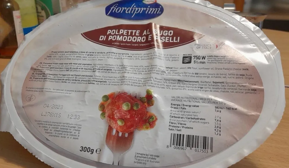Polpette al sugo di pomodori e piselli