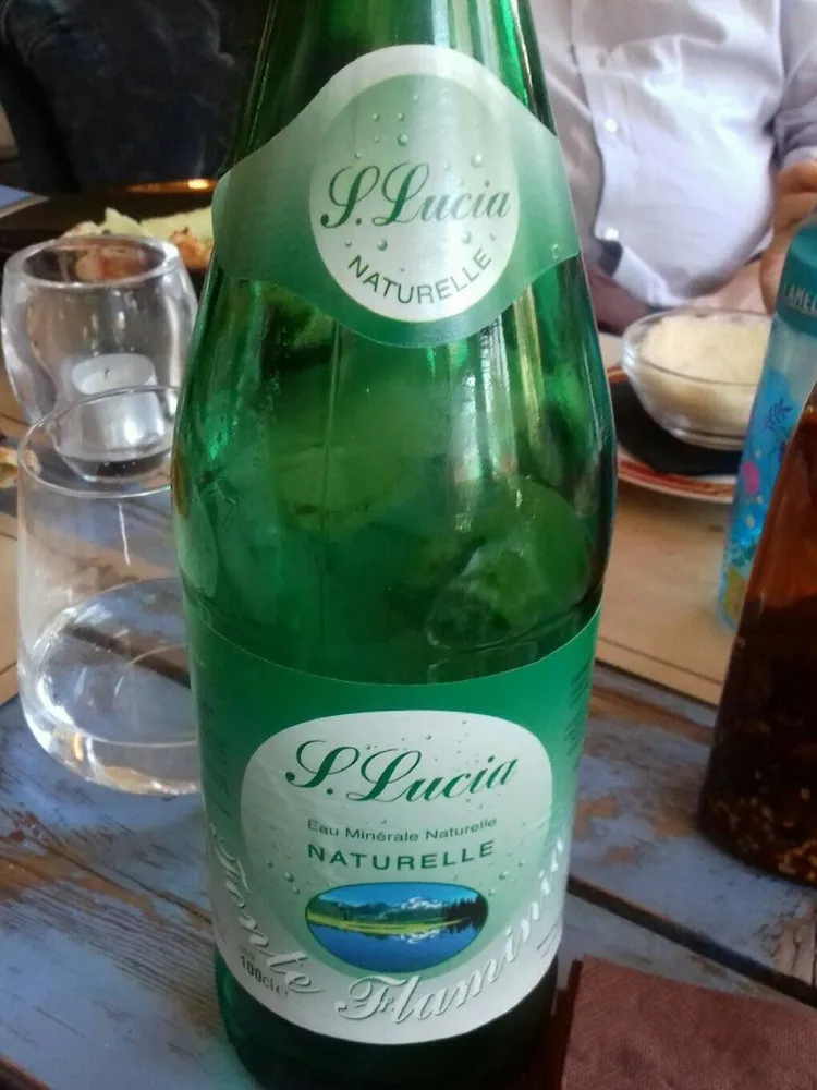 Eau minérale naturelle  L.Lucia