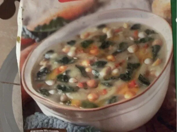 Zuppa di cavolo nero, ceci e cannellini