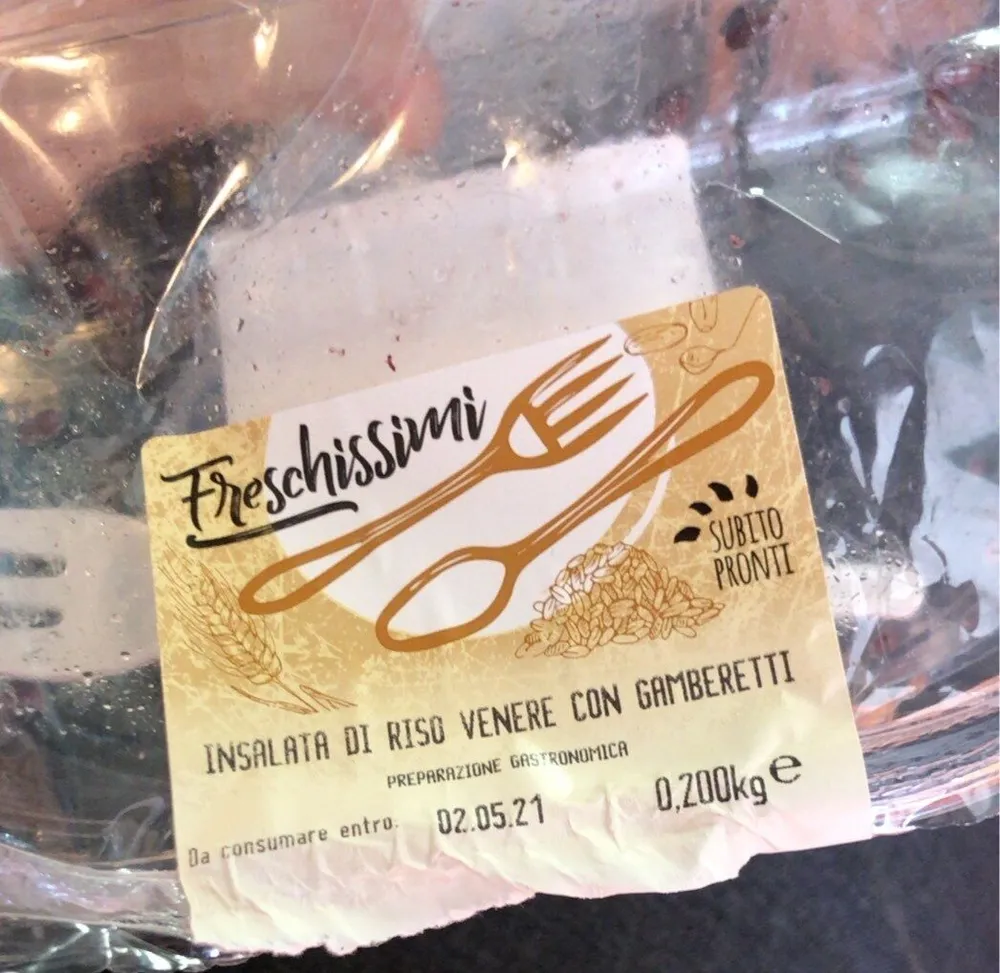 Insalata di riso venere con gamberetti