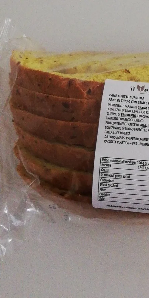 Fette di pane curcuma e chia