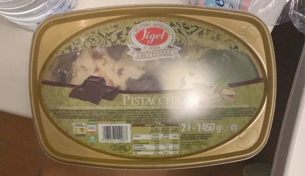 Gelato al pistacchio di Sicilia con cioccolato fondente