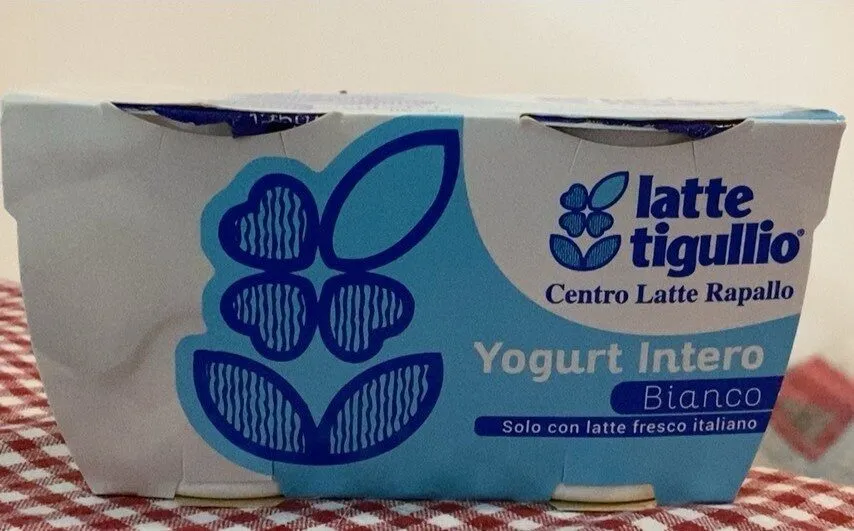 Yogurt intero bianco