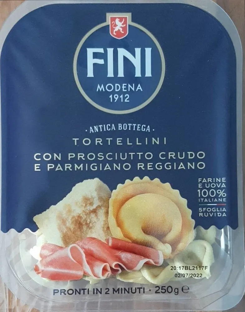 Tortellini con prosciutto crudo e parmigiano reggiano