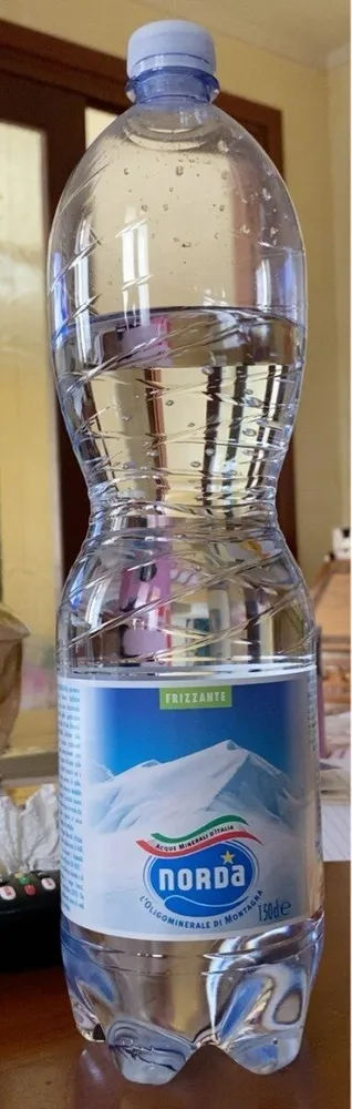 Acqua minerale frizzante