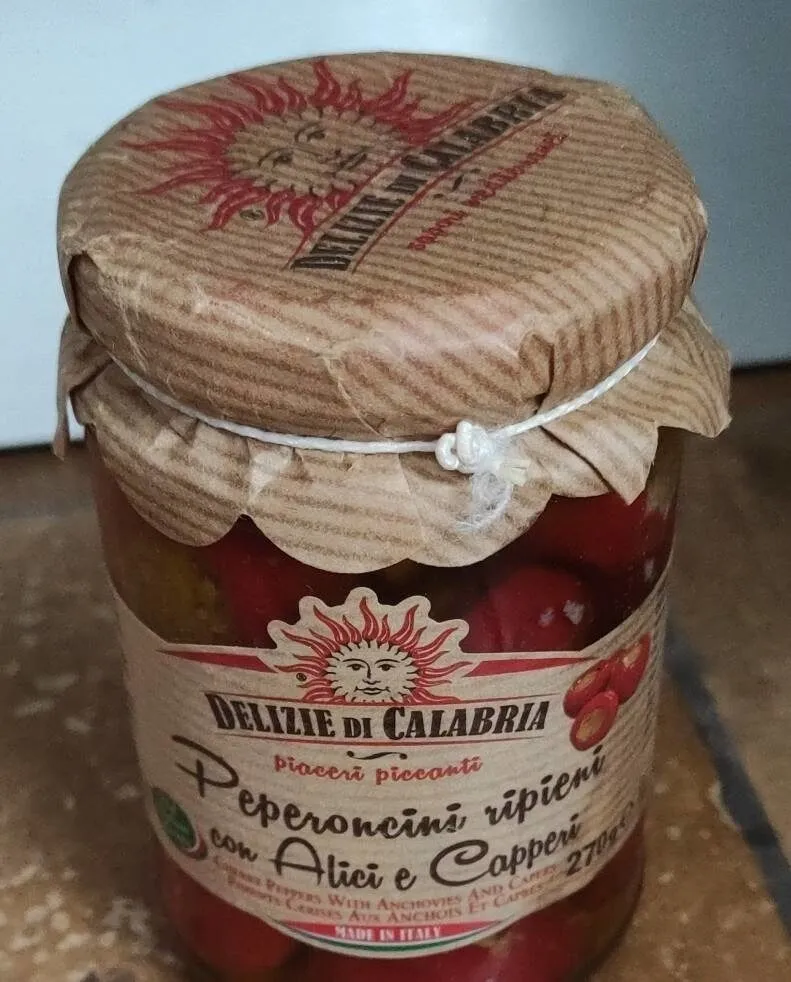 Peperoncini ripieni con alici e capperi